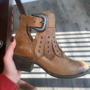 Ariat short cowgirl boots